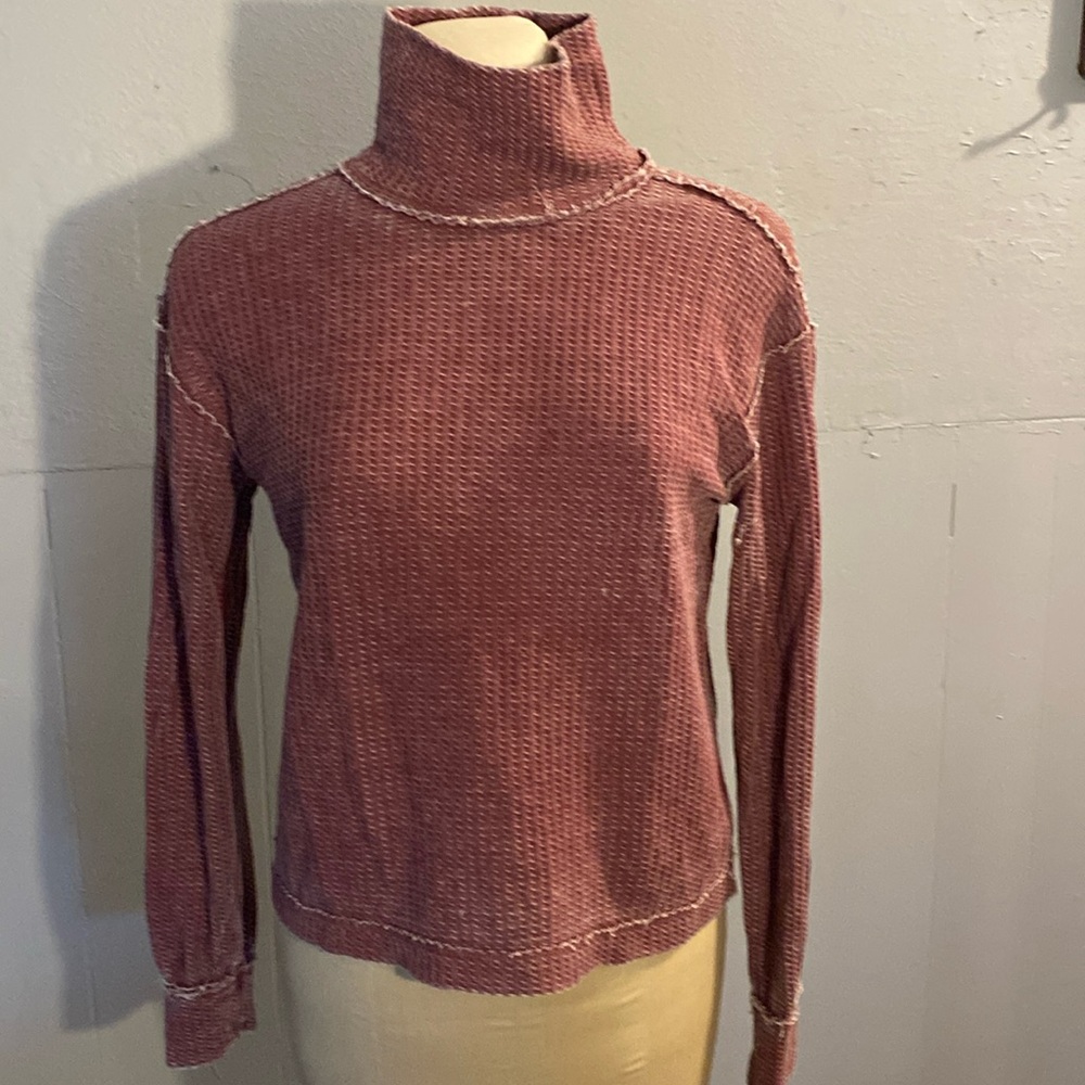 True Craft size M distress red top